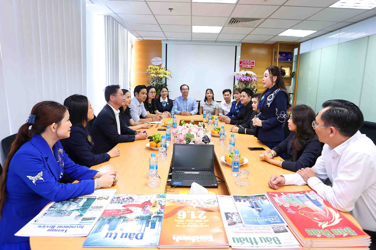 Buổi thăm và làm việc trong không khí trang trọng, gần gũi