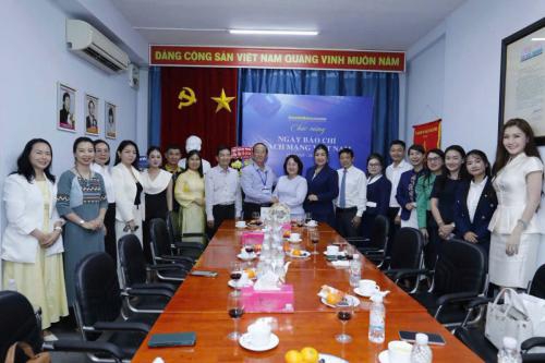 Hội Doanh nhân Sài Gòn Thành phố Hồ Chí Minh thăm và chúc mừng Tạp chí Kinh tế - Tài chính và Tạp chí Doanh nhân Sài Gòn